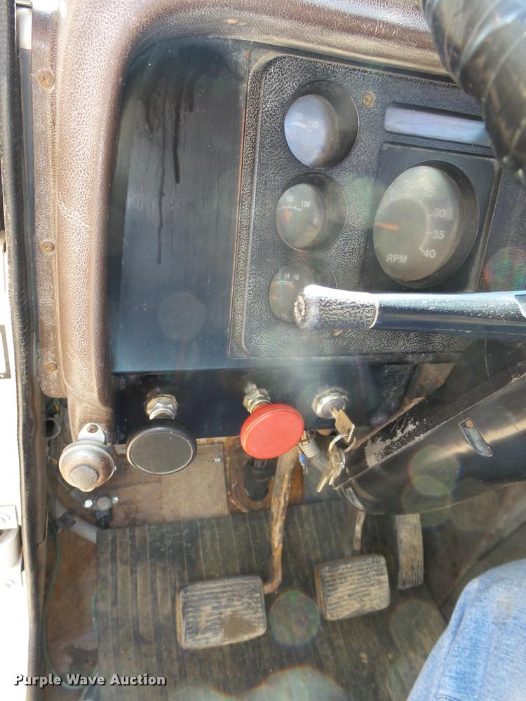 image for item L4096 1986 International 1954 dump truck