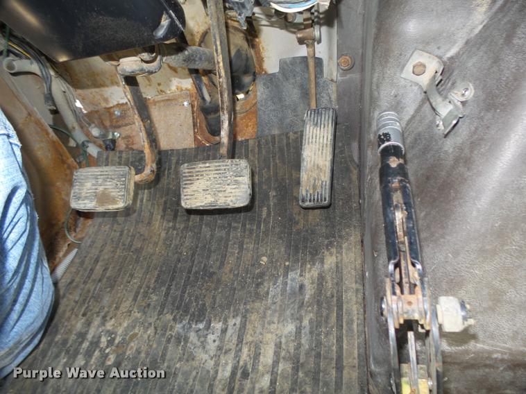 image for item L4096 1986 International 1954 dump truck