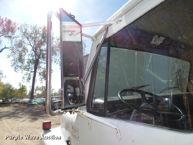 image for item L4096 1986 International 1954 dump truck