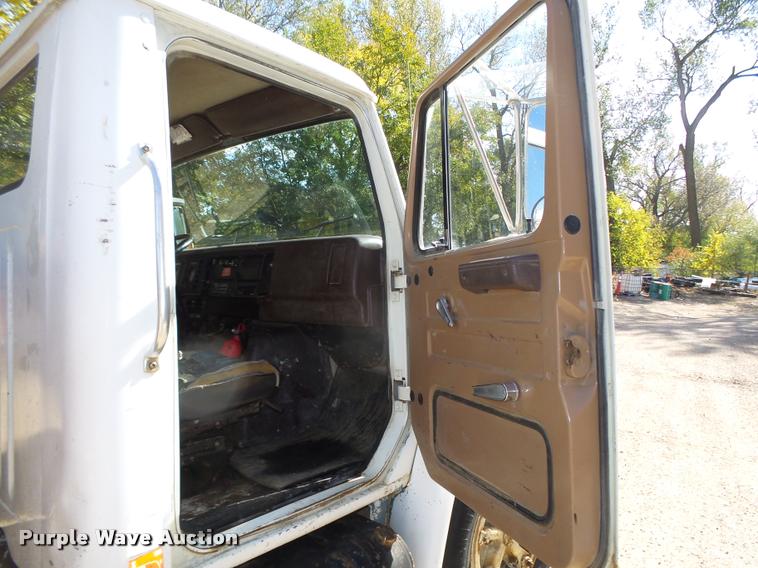 image for item L4096 1986 International 1954 dump truck