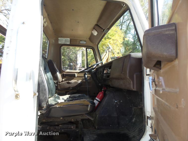 image for item L4096 1986 International 1954 dump truck