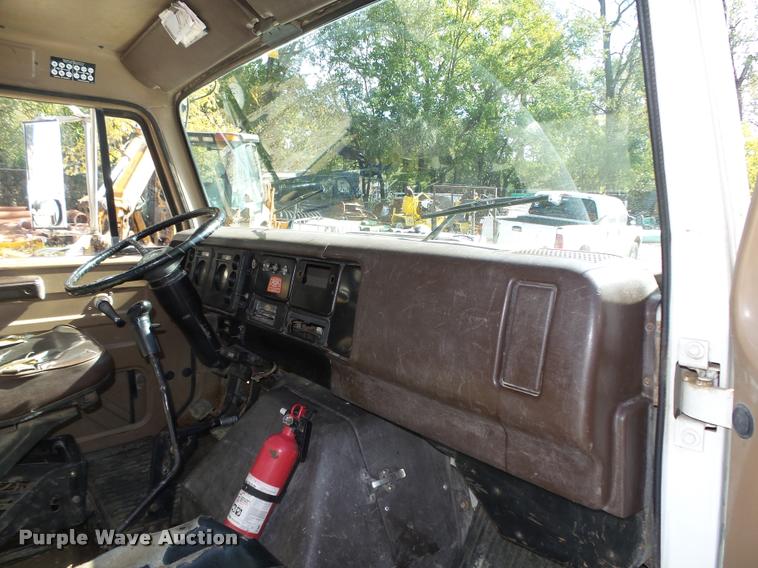 image for item L4096 1986 International 1954 dump truck