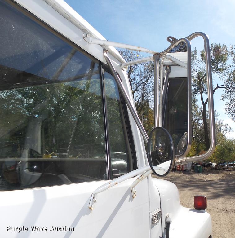 image for item L4096 1986 International 1954 dump truck