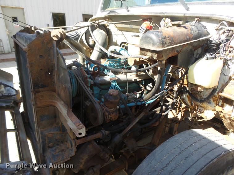 image for item L4096 1986 International 1954 dump truck