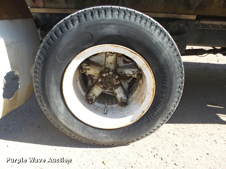 image for item L4096 1986 International 1954 dump truck