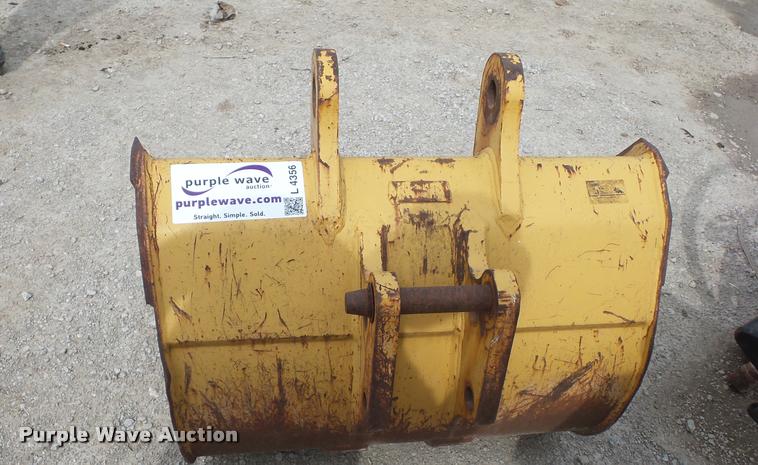 image for item L4356 Case 580 backhoe bucket