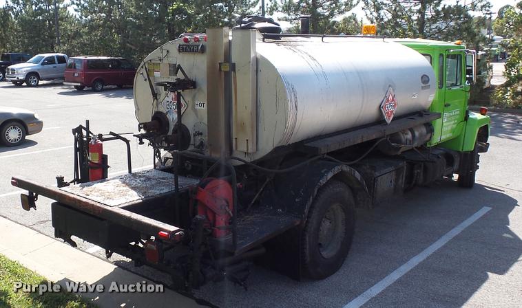 image for item L4368 1989 Mack CS250P oil distributor truck