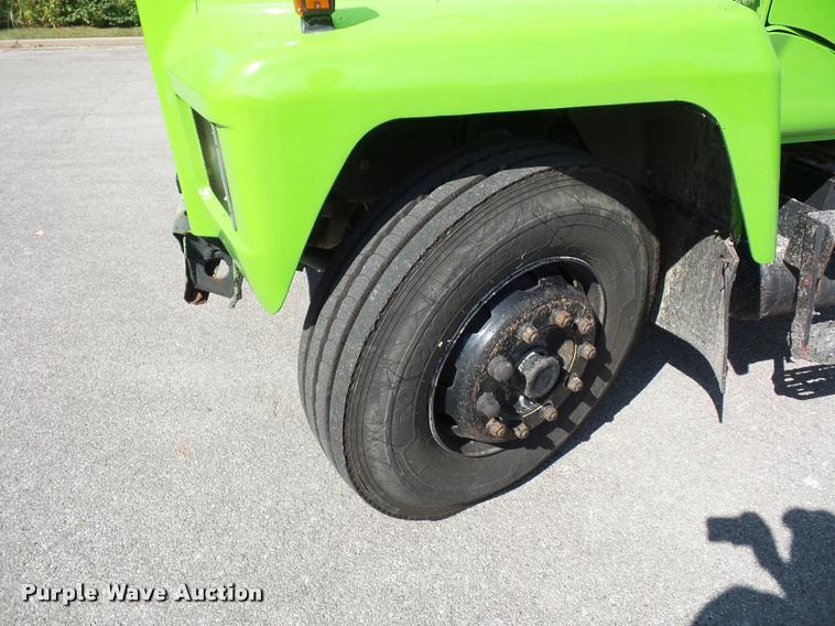 image for item L4368 1989 Mack CS250P oil distributor truck