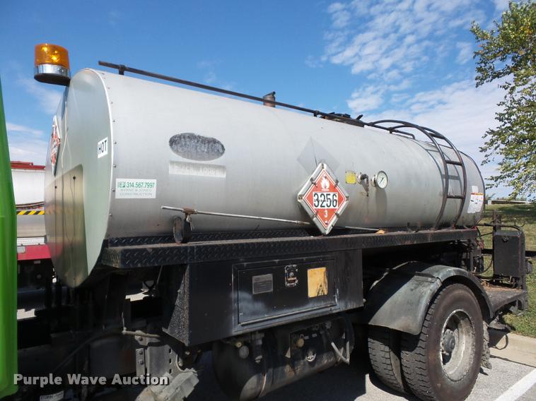 image for item L4368 1989 Mack CS250P oil distributor truck