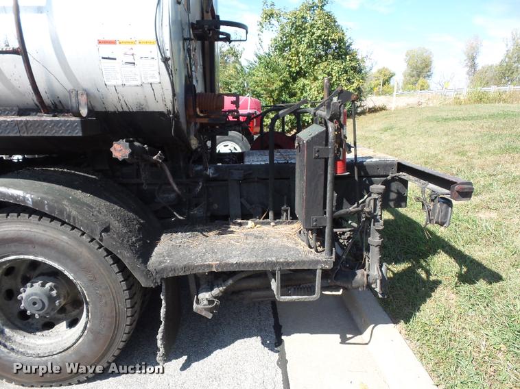 image for item L4368 1989 Mack CS250P oil distributor truck