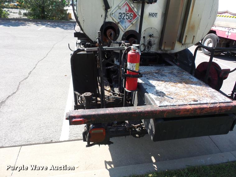 image for item L4368 1989 Mack CS250P oil distributor truck