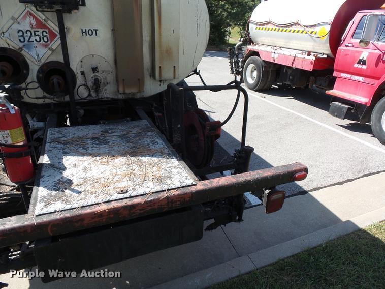 image for item L4368 1989 Mack CS250P oil distributor truck