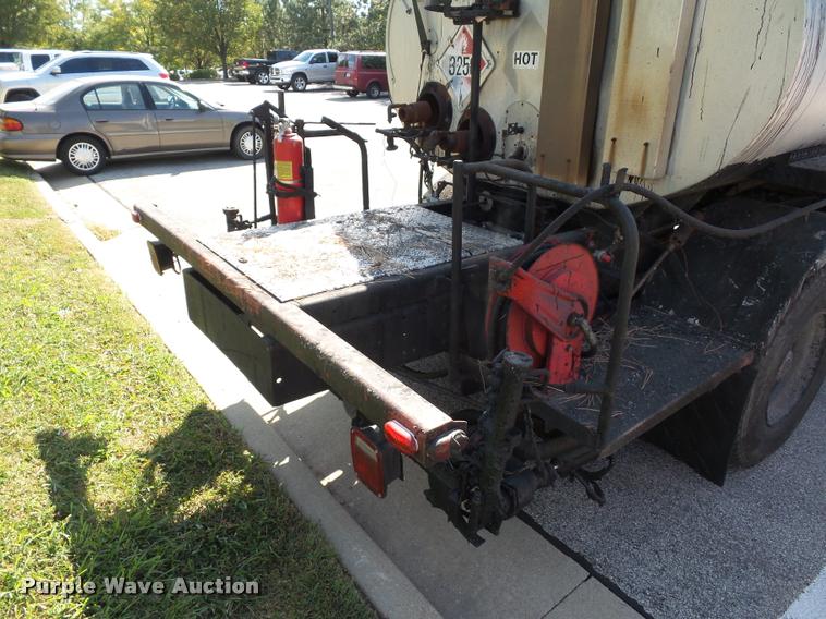 image for item L4368 1989 Mack CS250P oil distributor truck