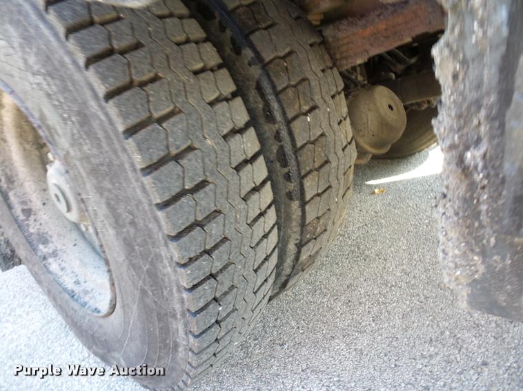 image for item L4368 1989 Mack CS250P oil distributor truck