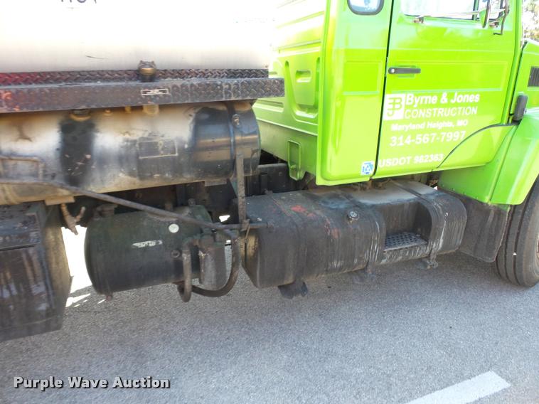 image for item L4368 1989 Mack CS250P oil distributor truck