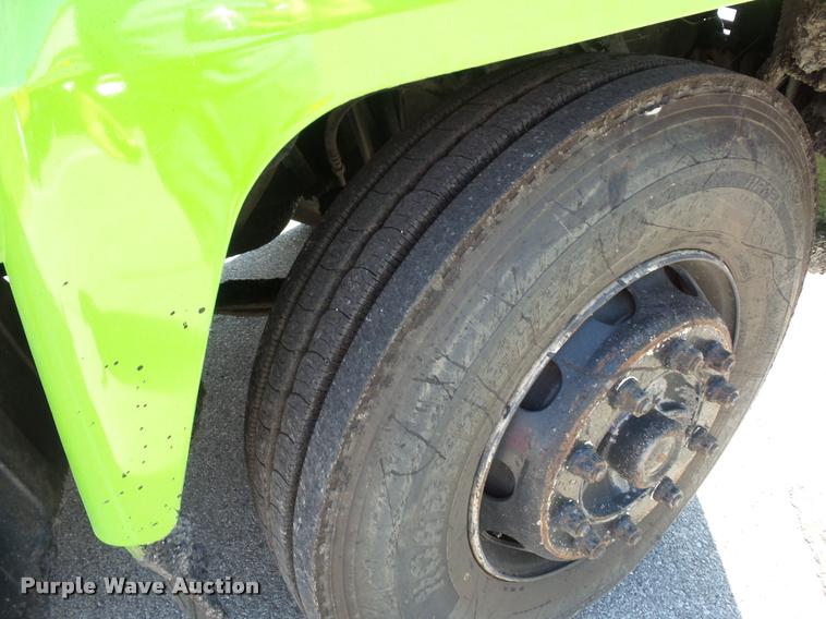 image for item L4368 1989 Mack CS250P oil distributor truck