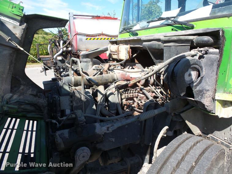 image for item L4368 1989 Mack CS250P oil distributor truck