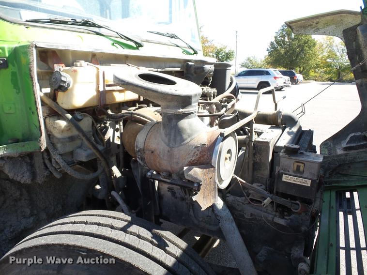 image for item L4368 1989 Mack CS250P oil distributor truck