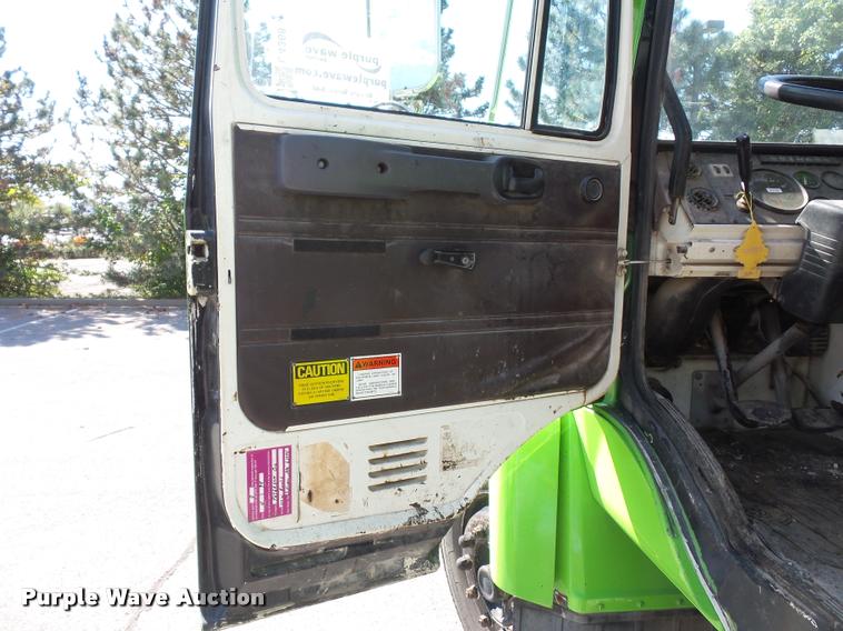 image for item L4368 1989 Mack CS250P oil distributor truck