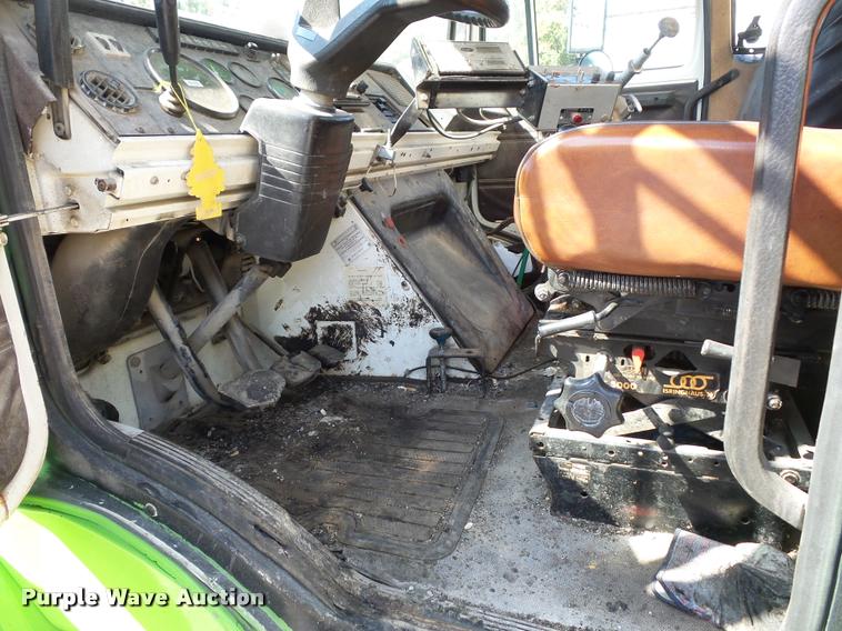 image for item L4368 1989 Mack CS250P oil distributor truck