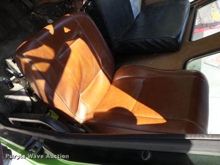 image for item L4368 1989 Mack CS250P oil distributor truck