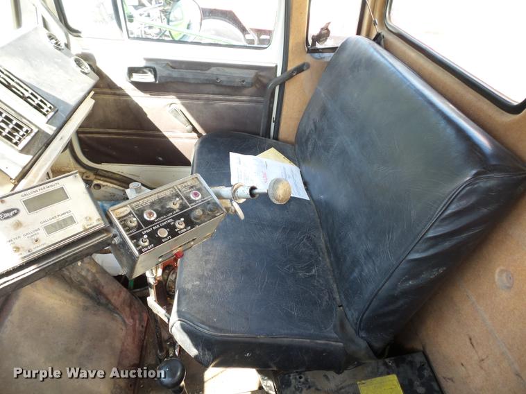 image for item L4368 1989 Mack CS250P oil distributor truck