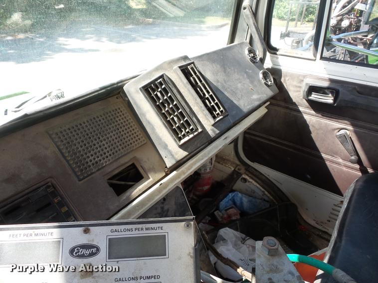 image for item L4368 1989 Mack CS250P oil distributor truck