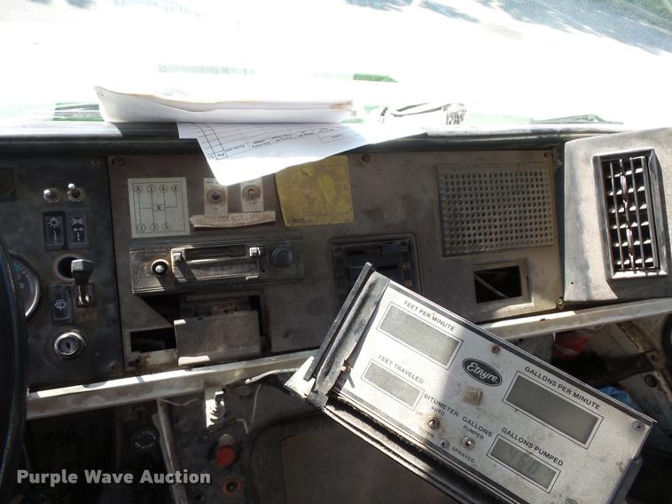 image for item L4368 1989 Mack CS250P oil distributor truck