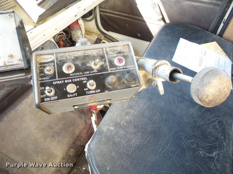 image for item L4368 1989 Mack CS250P oil distributor truck