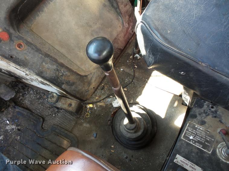 image for item L4368 1989 Mack CS250P oil distributor truck