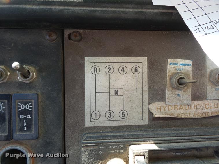 image for item L4368 1989 Mack CS250P oil distributor truck