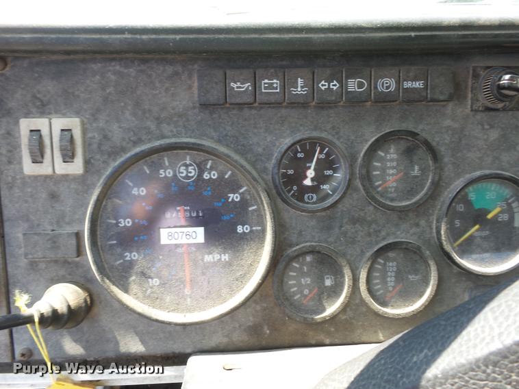 image for item L4368 1989 Mack CS250P oil distributor truck