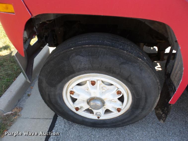 image for item L4369 1991 Ford F800 oil distributor truck