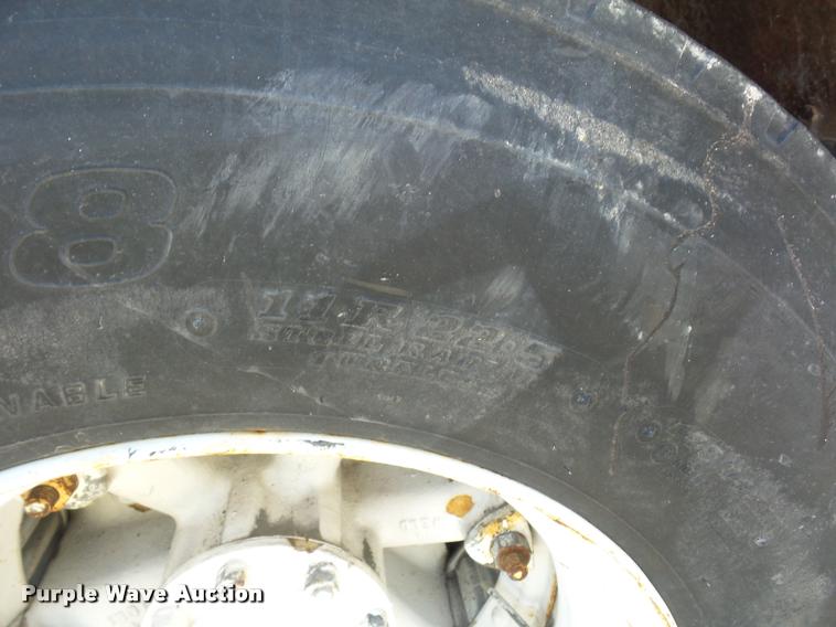 image for item L4369 1991 Ford F800 oil distributor truck