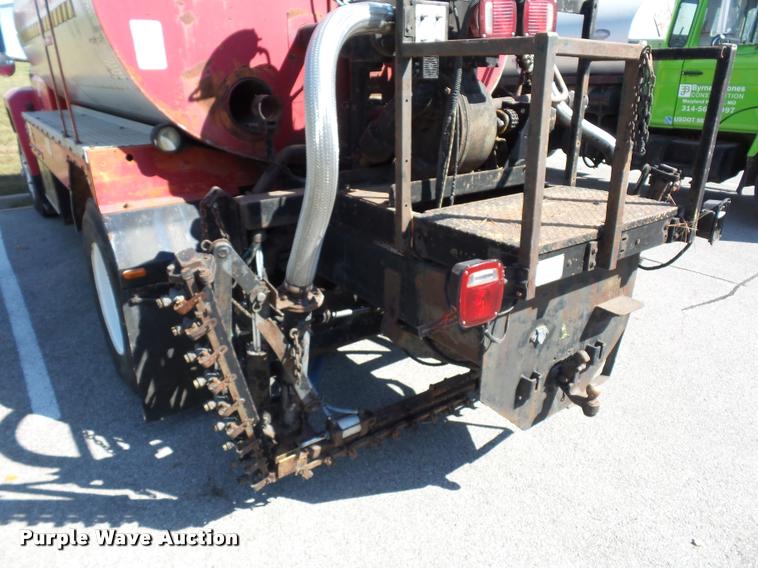 image for item L4369 1991 Ford F800 oil distributor truck