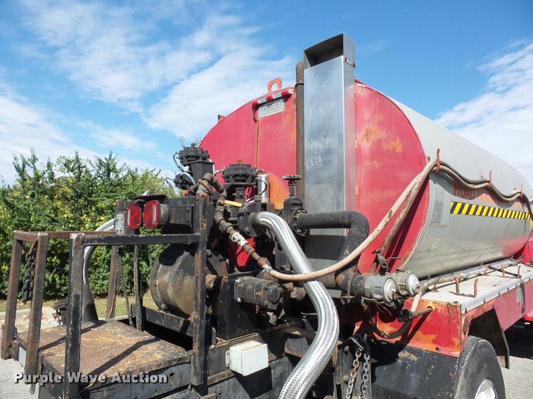 image for item L4369 1991 Ford F800 oil distributor truck