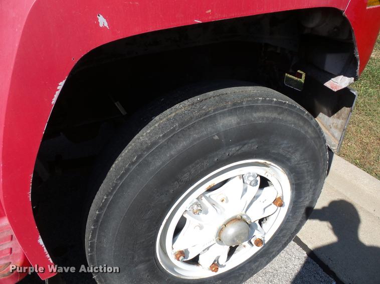 image for item L4369 1991 Ford F800 oil distributor truck