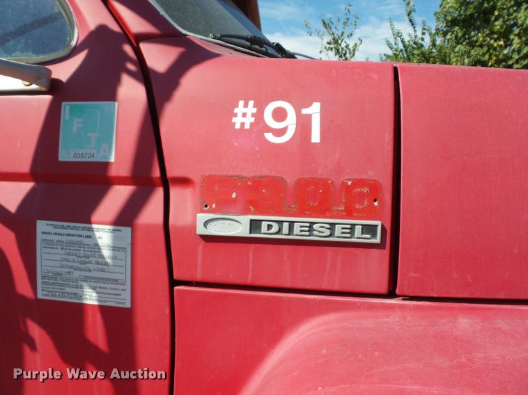 image for item L4369 1991 Ford F800 oil distributor truck