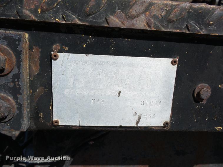 image for item L4369 1991 Ford F800 oil distributor truck