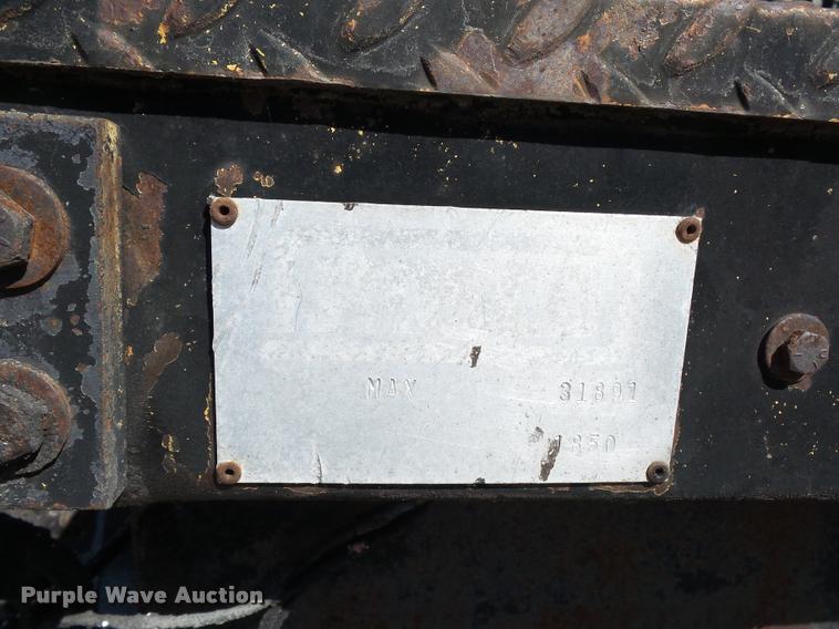 image for item L4369 1991 Ford F800 oil distributor truck