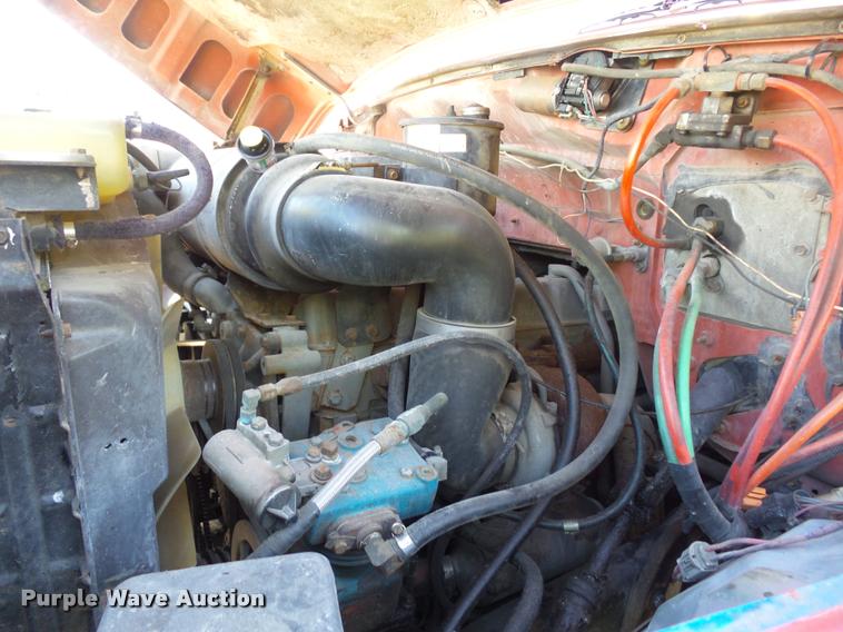 image for item L4369 1991 Ford F800 oil distributor truck