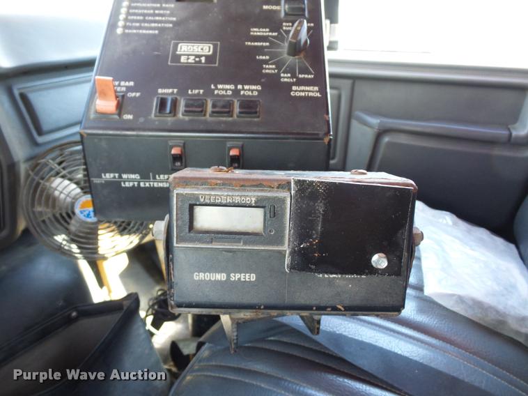 image for item L4369 1991 Ford F800 oil distributor truck