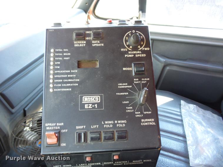 image for item L4369 1991 Ford F800 oil distributor truck