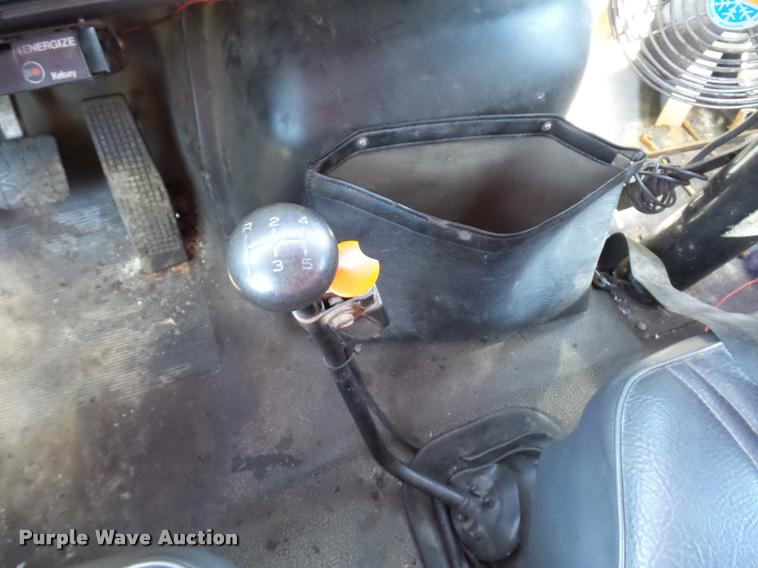 image for item L4369 1991 Ford F800 oil distributor truck