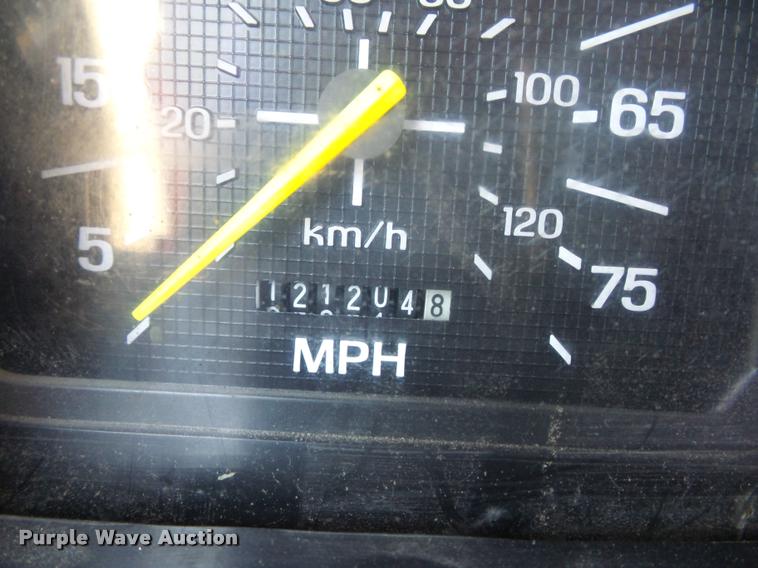 image for item L4369 1991 Ford F800 oil distributor truck