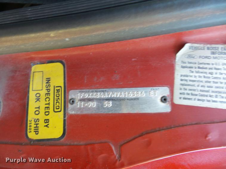 image for item L4369 1991 Ford F800 oil distributor truck