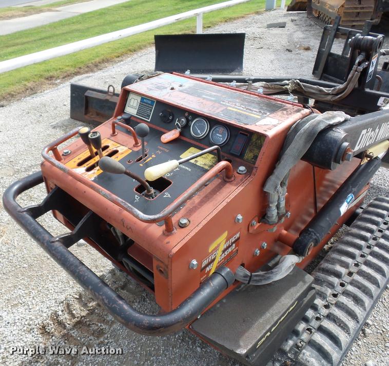 image for item L4376 2003 Ditch Witch SK500 compact tool carrier