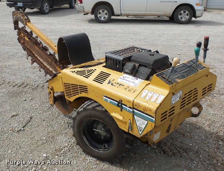 image for item L4378 2003 Vermeer RT200 trencher