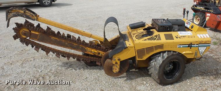 image for item L4378 2003 Vermeer RT200 trencher