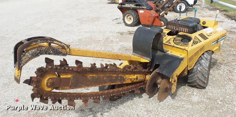 image for item L4378 2003 Vermeer RT200 trencher